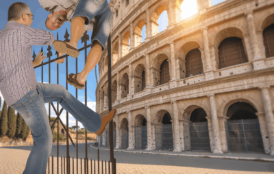 Turista americano si infortuna al Colosseo: scavalca per entrare e si infilza su una cancellata