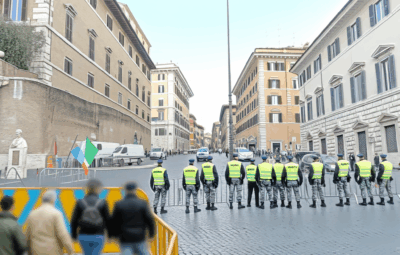 Controlli a Roma in via della Conciliazione e Piazza Pio XII: sicurezza rafforzata durante il Conclave